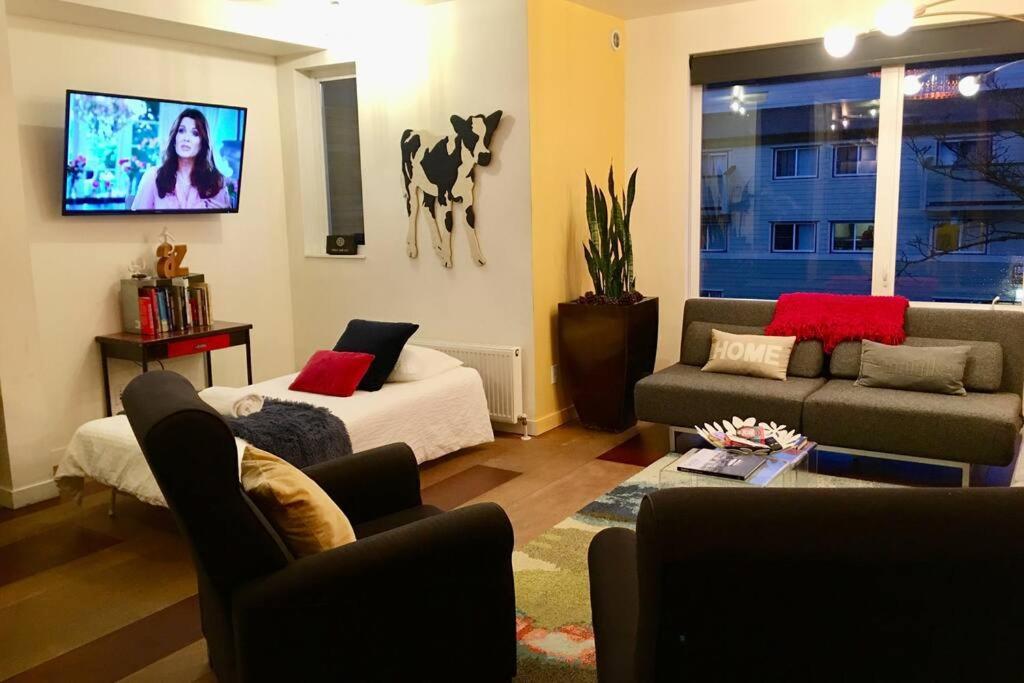 Holiday home Huge & Fun Artist's Loft - 5 Levels!